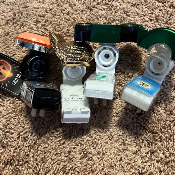 Bath and Body Works Holiday Wallflower Bundle - Picture 9 of 9